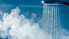 Horká sprcha po náročném dni: proč to pokožce nesvědčí a co dělat místo toho