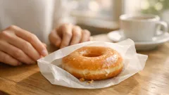 Jak přeložit obal od donutu do kapsy, aby se nesesouval a poleva zůstala na donutu